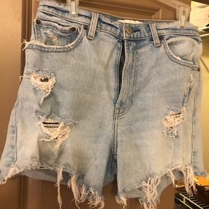 Abercrombie Curve Love High Rise 4 Inch Mom Shorts